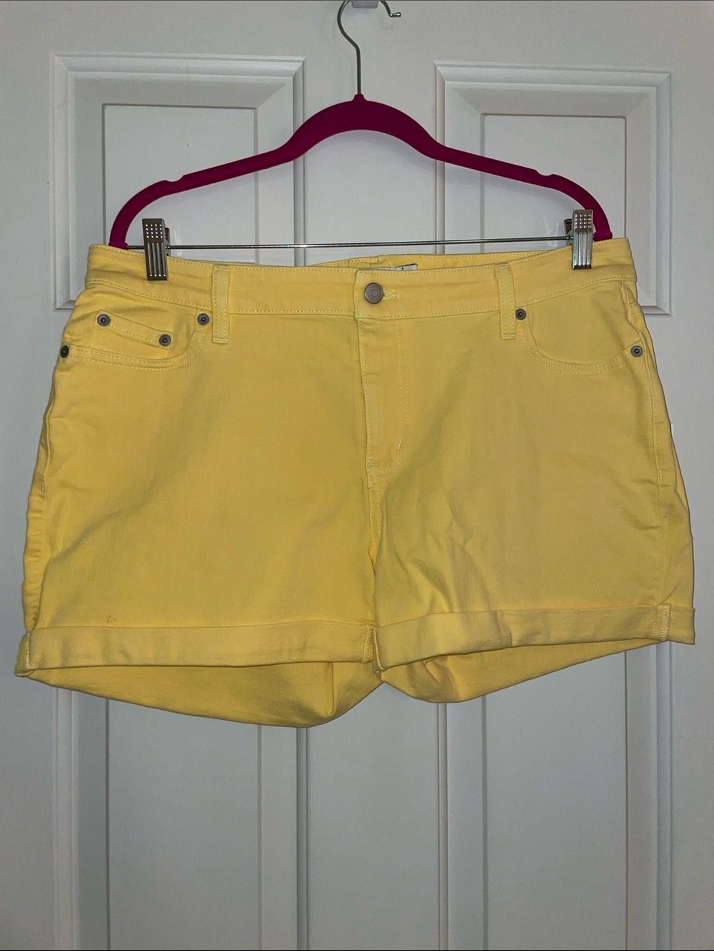 Vineyard Vines Cuffed Denim Shorts, New without Tags, Size 14